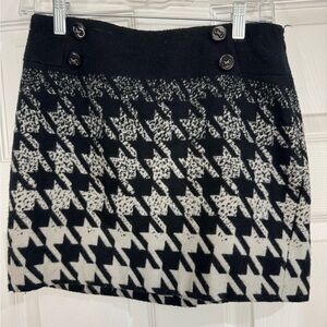 The Limited houndstooth mini skirt size 0